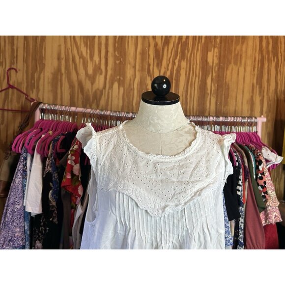 Torrid White Eyelet Sleeveless Top Lightweight Flutter Sleeve Sz 1 (1X) - Picture 4 of 11